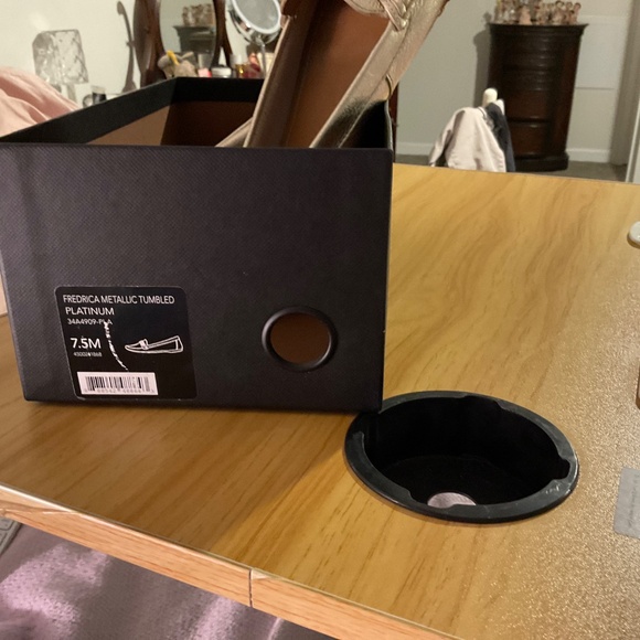 Shoes - Picture 4 of 4